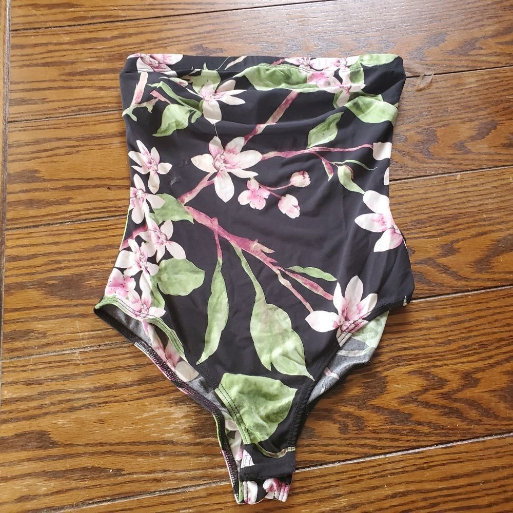 Fashion nova black floral strapless Swimsuit sz s